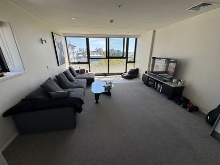 Move in ready! Amazing location with Harbour Views - Photo 5