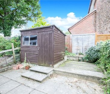 A pretty mid terrace period cottage situated to the South of Oxford... - Photo 4