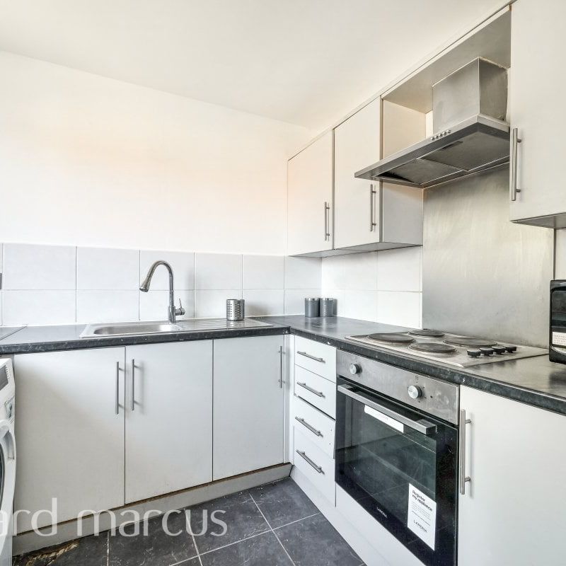 Hardcastle Close - Photo 1