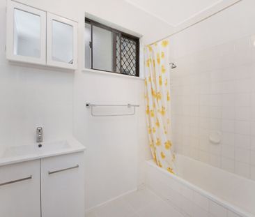 Pet Friendly Duplex... 200m to the Water! - Photo 4