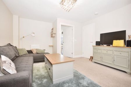 3 bedroom semi-detached house to rent - Photo 3