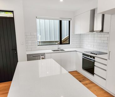 Modern & Low-Maintenance 3-Bedroom Townhouse in Stokes Valley - Photo 5
