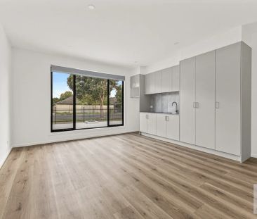 Stylish All-Inclusive Accommodation in Prime Kingsbury Location - Photo 2