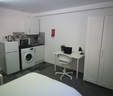 Flat 80, Samara Plaza, LS2 9DU, Leeds - Photo 2