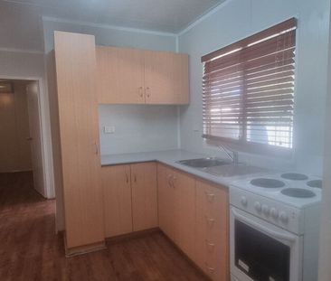 MODERN 3 BEDROOM - Photo 5