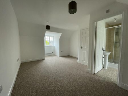 4 bedroom House To Let - Photo 3
