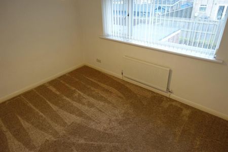 2 bedroom semi-detached house to rent - Photo 2