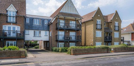 Marine Parade, Tankerton, CT5 2BL, Whitstable - Photo 2