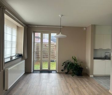 Landelijke halfopen woning met tuintje - Photo 1