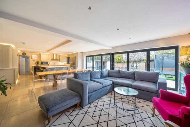 5 bedroom detached house to rent - Photo 1
