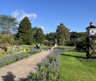 The Broadway, Amersham, Buckinghamshire,HP7 - Photo 1