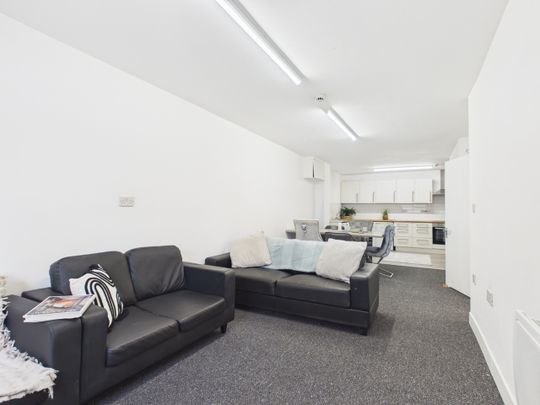 Room in a Shared Flat, Smithdown Road, L15 - Photo 1