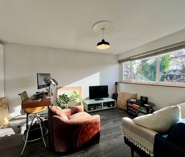 1 Bed Flat, Hervey Road, SE3 - Photo 3