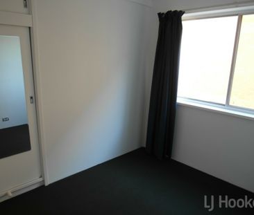 Spacious 2 Bedroom Unit - Photo 6