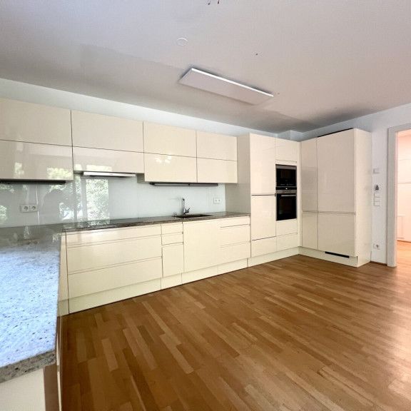 EINMALIG! Familienwohnung mit riesigem Garten am Waldrand + Garage | Neuwaldegg - Photo 1