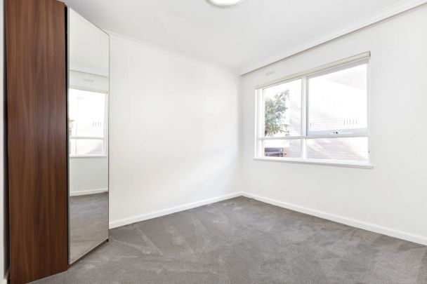 Stylish One-Bedroom Apartment in the Heart of Elwood - Photo 1