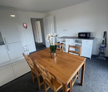 1 bedroom in a flat share to rent - Photo 3