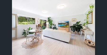 Light-Filled Upgraded Apartment with Exceptional Indoor–Outdoor Flow - Photo 2