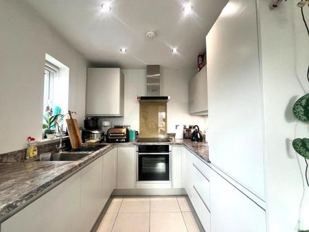 2 bedroom maisonette to rent - Photo 4