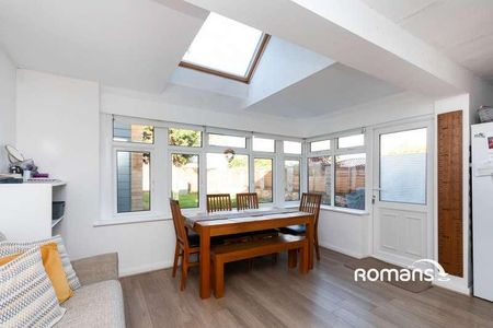 Whitley Road, Yateley, Hampshire, GU46 - Photo 2