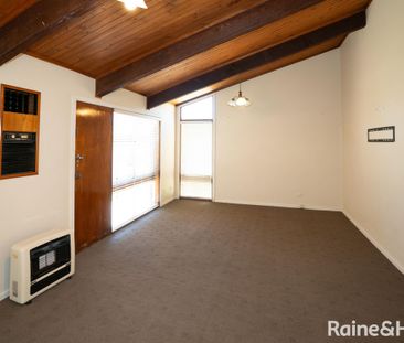 5 Falcon Place, Kooringal, NSW 2650 - Photo 2