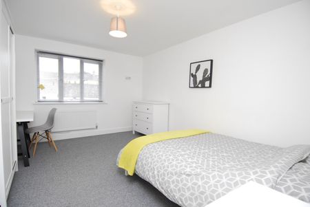 Belgrave Manor 2 bed apts. Plymouth - Photo 2
