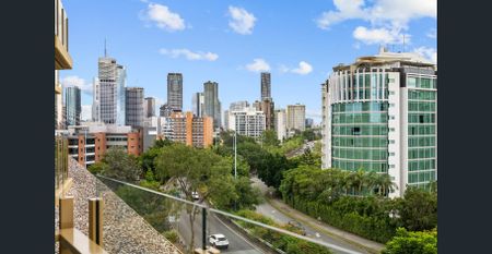 Stunning Unfurnished One Bedroom Unit in Lume Apartments-City & Bridge Views - Photo 4