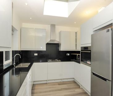 2 bedroom end of terrace house to rent - Photo 2