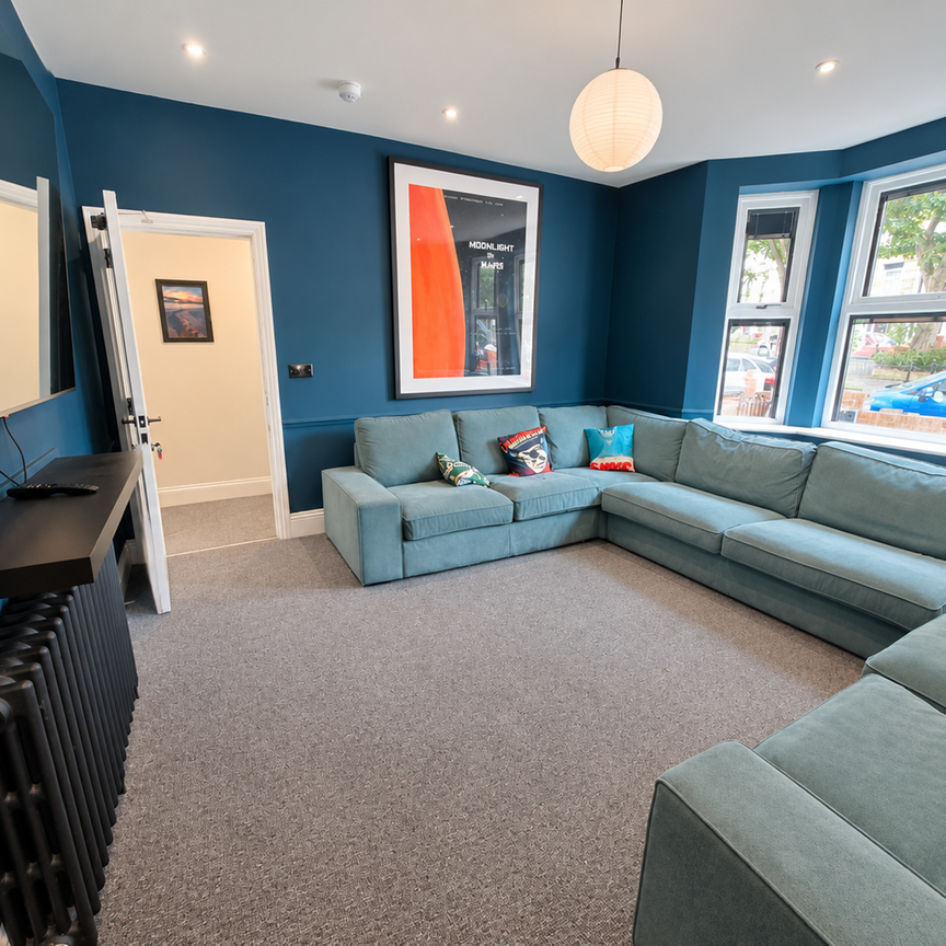 Stylish shared home, central in Scarborough Room 2 - Photo 1