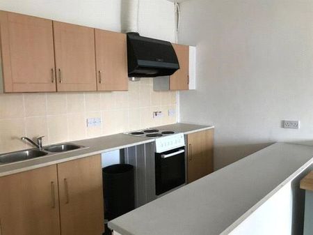 3 bedroom flat to rent - Photo 2