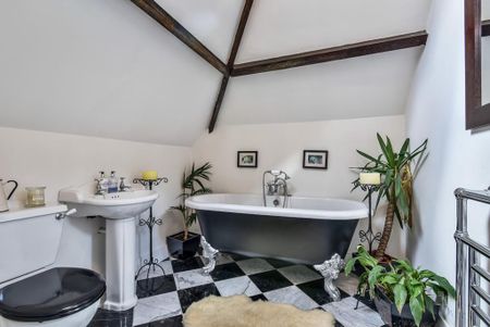 5 bedroom townhouse to rent - Photo 3