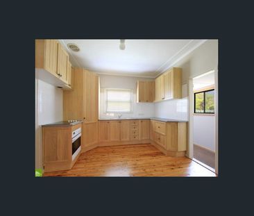 Neat and tidy home - Photo 2