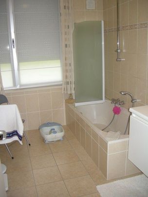 Ruim appartement met 2 slaapkamers gelegen op het gelijkvloers. - Foto 1