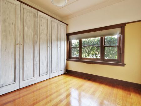 2 Lockwood Street, Bentleigh VIC 3204 - House For Rent | Domain - Photo 2