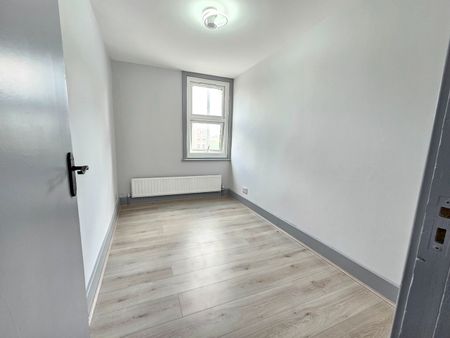 2 Bed Flat, Lower Clapton Road, E5 - Photo 2