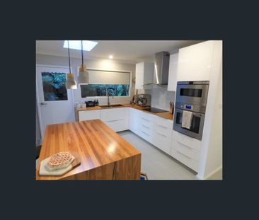 Spacious 4-Bedroom Family Home in Quiet Leafy Street - Photo 3