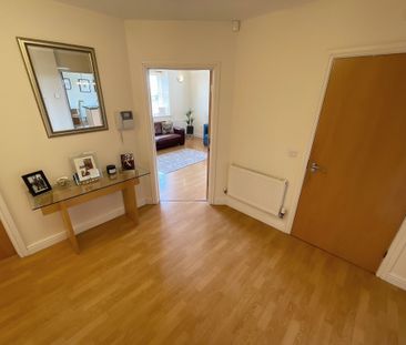 2 bedroom Apartment to let - Photo 6