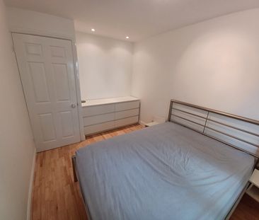 3 bedroom terraced garage/parking space to rent - Photo 5