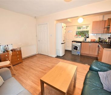 3 bedroom House in Brudenell Road, Leeds - Photo 6