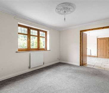 A 7 bedroom detached three storey property situated within the Vill... - Photo 2