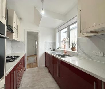 4 bedroom semi-detached house to rent - Photo 6