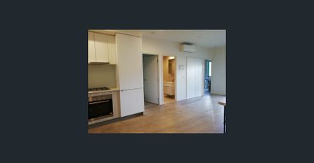 A home by the beautiful Box Hill Garden - Photo 3