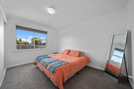 Three Bedroom Family Home - Photo 4