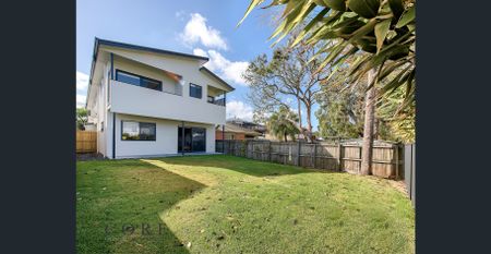 MODERN, FULLY FURNISHED, STUDIO APARTMENT - Photo 5