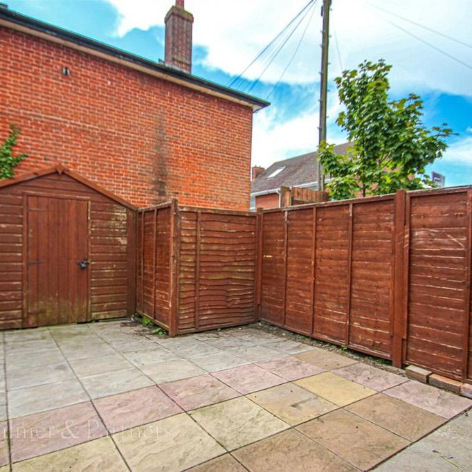 2 bedroom terraced house to rent - Photo 1