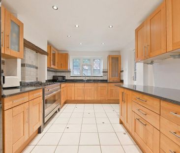 4 bedroom detached house to rent - Photo 6