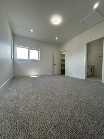 Brand New Bedroom Upper Unit in Aspen Ridge - Photo 3