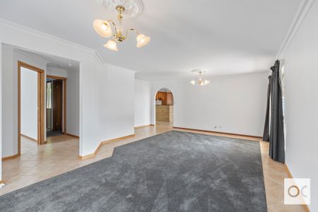 Large family home in a great location - Photo 5