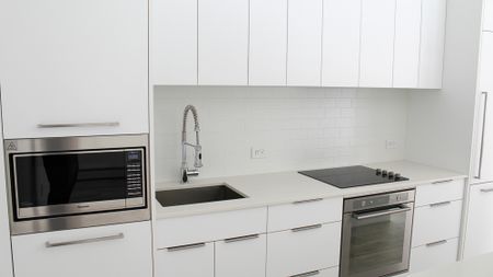 1 Bed Condo For Rent In University District | Ungr Parking & Heat & Water Incl. - Photo 4