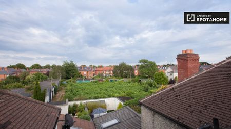 Attic room to rent in 5-bedroom house in Rathgar, Dublin - Photo 5